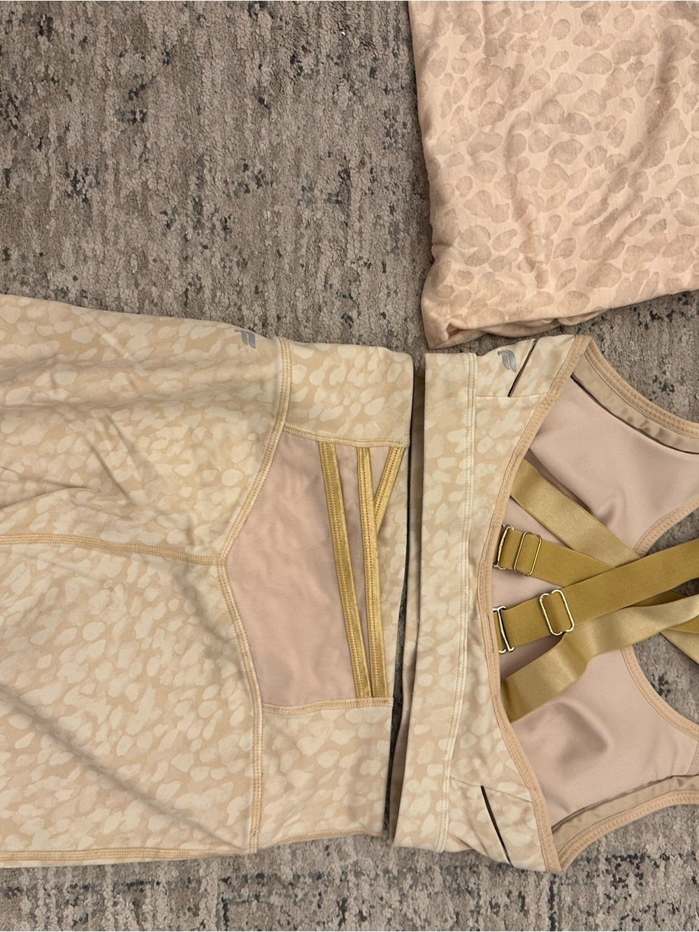 Fabletics 3 piece set - Picture 3 of 12
